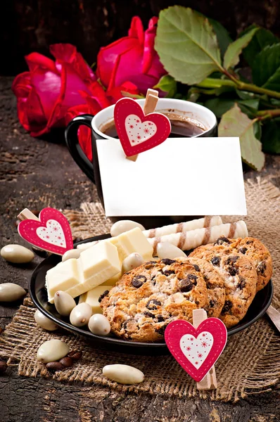 Tazza di caffè con cioccolato e biscotti — Foto Stock