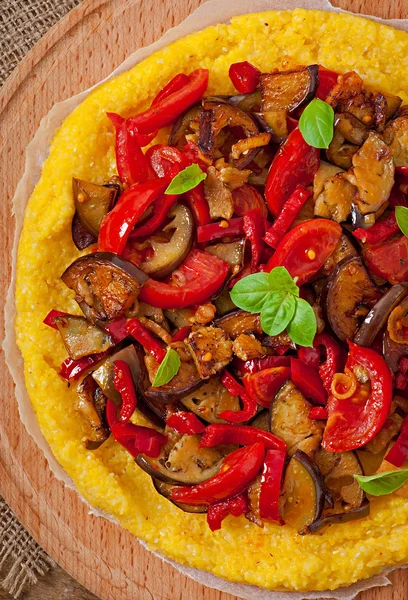 Polenta mit Gemüse — Stockfoto