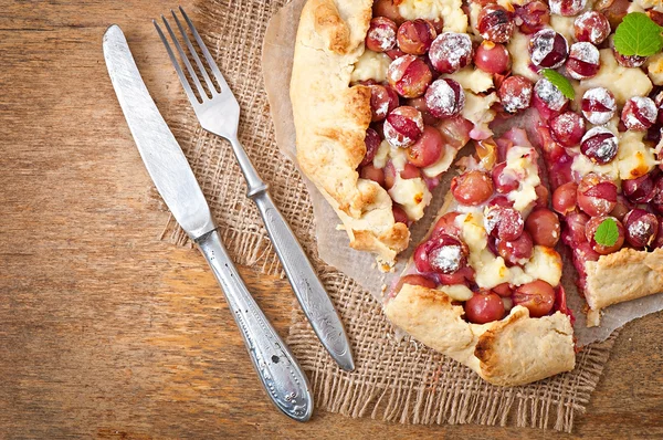 Galette with grapes and cheese