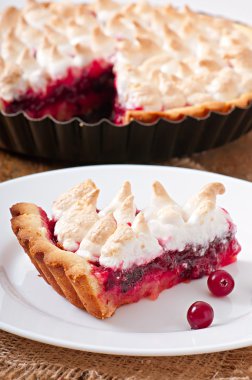 Tart kızılcık ve beze