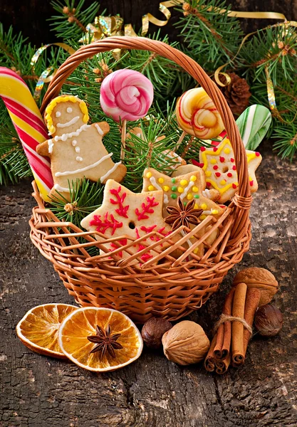 Christmas gingerbread cookies in basket — Stock Photo, Image
