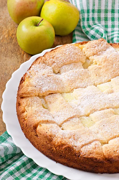 Appeltaart met vla — Stockfoto