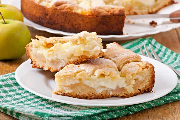 Torta de maçã com creme — Fotografia de Stock