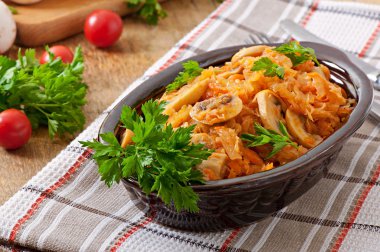 mantar ile haşlanmış lahana