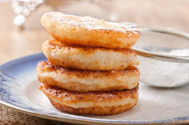 Süzme peynirli krep.