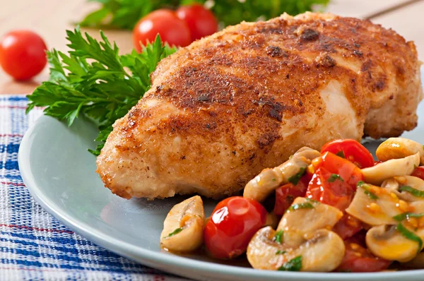 Chicken fillet with mushrooms and tomatoes — Stock Photo, Image