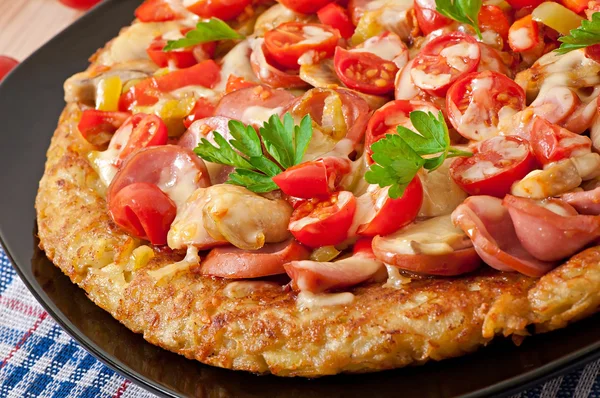 Zapiekanka ziemniaczana - pizza — Zdjęcie stockowe