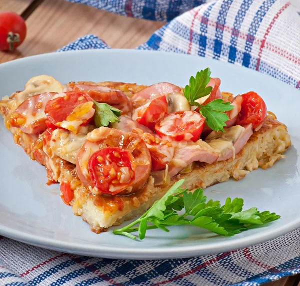 Plakje aardappelgratin - pizza — Stockfoto