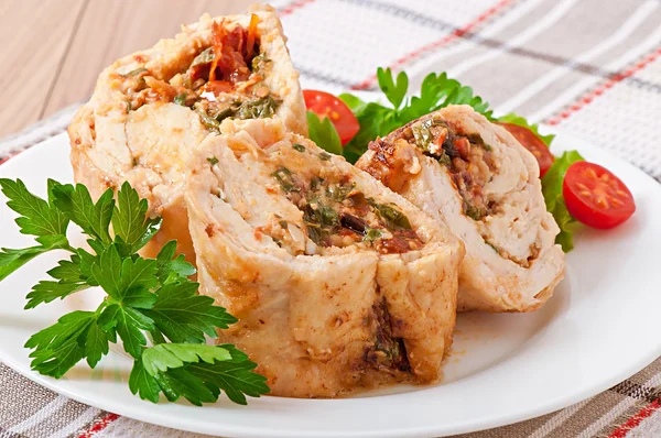 Rolled Chicken with spinach and sun-dried tomatoes — Stock Photo, Image