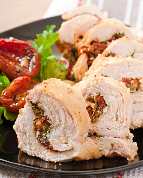 Rolled Chicken with spinach and sun-dried tomatoes — Stock Photo, Image