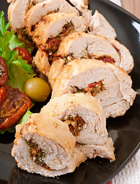 Rolled Chicken with spinach and sun-dried tomatoes — Stock Photo, Image