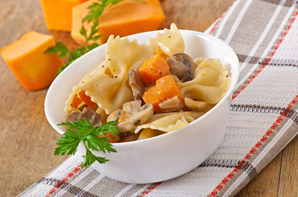 Pasta with slices of pumpkin and mushrooms — Stock Photo, Image