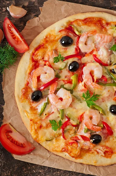 Pizza with shrimps and salmon — Stock Photo, Image