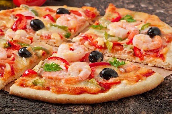 Pizza con mariscos —  Fotos de Stock