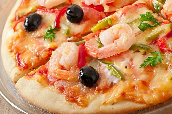 Pizza with shrimps and salmon — Stock Photo, Image