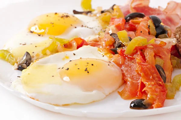Breakfast fried eggs with bacon — Stock Photo, Image