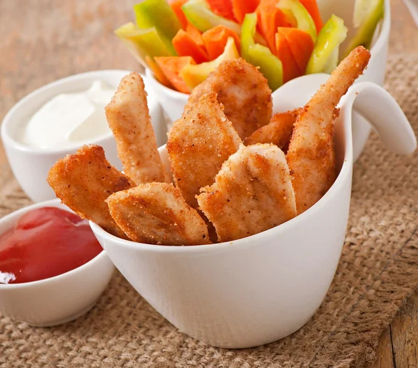 Nuggets de pollo con salsas — Foto de Stock