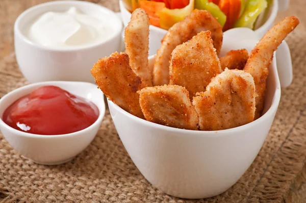 Nuggets de pollo con salsas — Foto de Stock