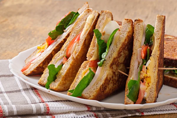 Panini club con pollo e prosciutto — Foto Stock