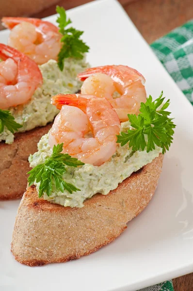 Bruschetta with shrimps — Stock Photo, Image