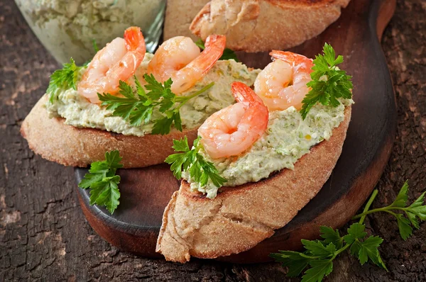 Bruschetta with shrimps — Stock Photo, Image