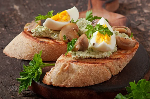 Bruschetta with paste, mushrooms and egg — Stock Photo, Image