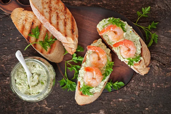 Bruschetta mit Garnelen — Stockfoto