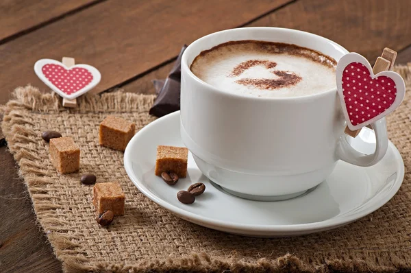 Tazza di latte con cuore — Foto Stock