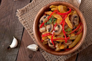 Kabak ve tatlı biber sote mantar