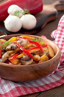 Kabak ve tatlı biber sote mantar