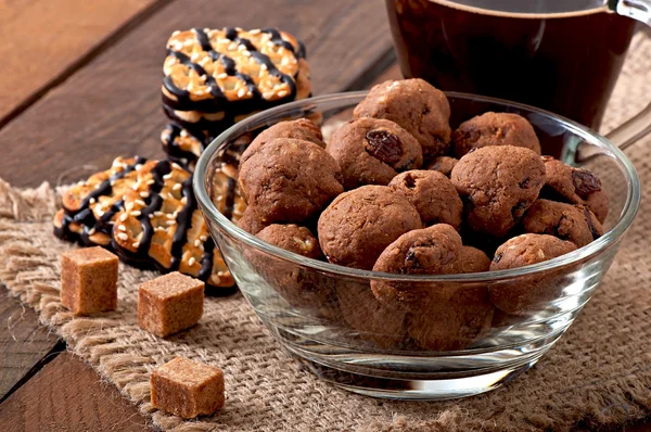 Cookies  with raisins , walnuts and coffee — Stock Photo, Image