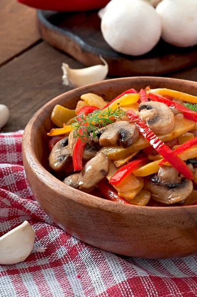 Kabak ve tatlı biber sote mantar