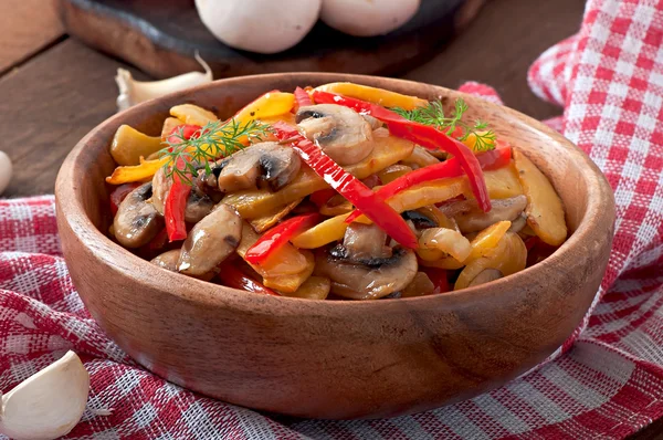 Sauteed mushrooms with pumpkin and sweet pepper — Stock Photo, Image