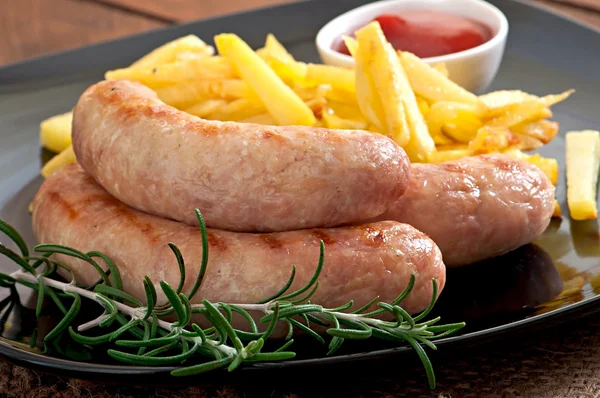 Hühnerwurst mit Pommes — Stockfoto