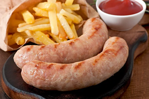 Saucisses de poulet aux frites — Photo