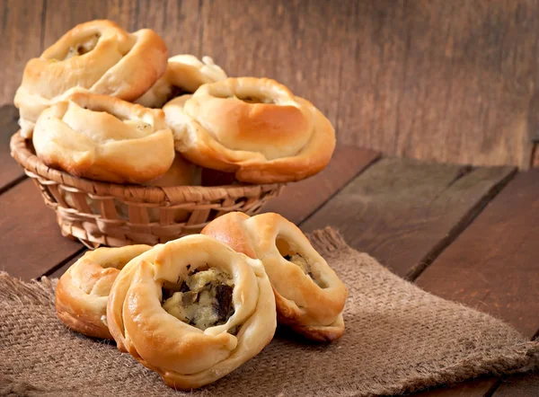Пирожные с картошкой и грибами — стоковое фото