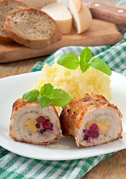 Rolos de frango com purê de batatas — Fotografia de Stock