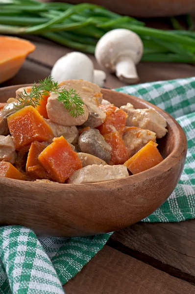 Stew chicken with vegetables and mushrooms — Stock Photo, Image