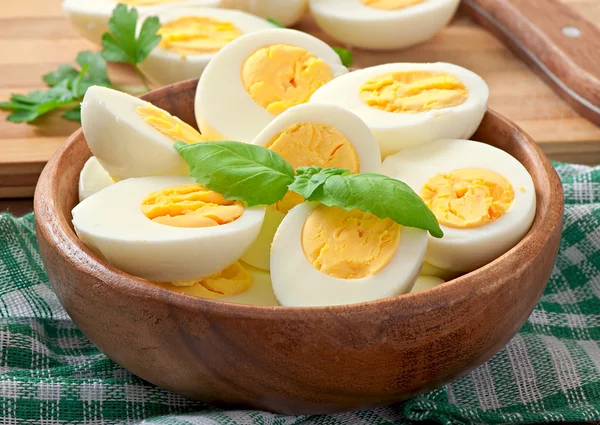 Ovos cozidos em uma tigela — Fotografia de Stock