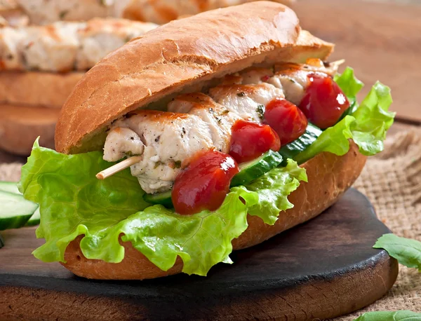 Sandwich with chicken kebab — Stock Photo, Image