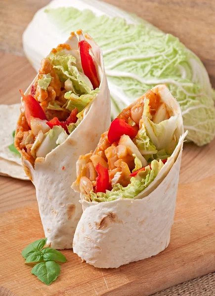 Burrito with chicken, beans, tomatoes and sweet peppers — Stock Photo, Image