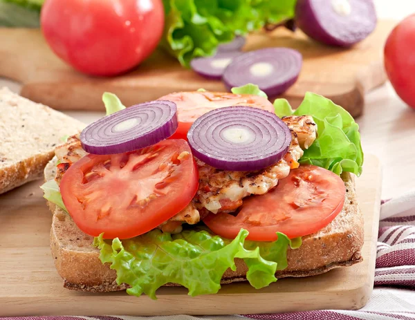 Hamburguesas de pollo a la plancha — Foto de Stock