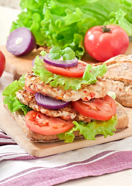 Hamburguesas de pollo a la plancha — Foto de Stock