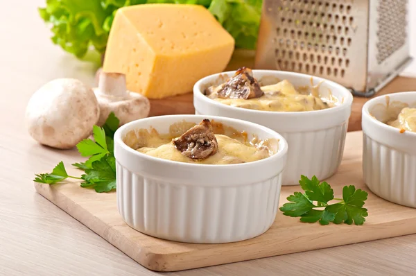 Julienne with mushrooms and cream — Stock Photo, Image