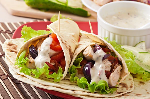 Tortilla com frango e pimentão — Fotografia de Stock