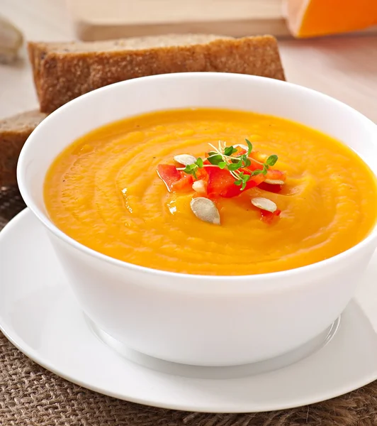 Délicieuse crème de soupe de citrouille — Photo