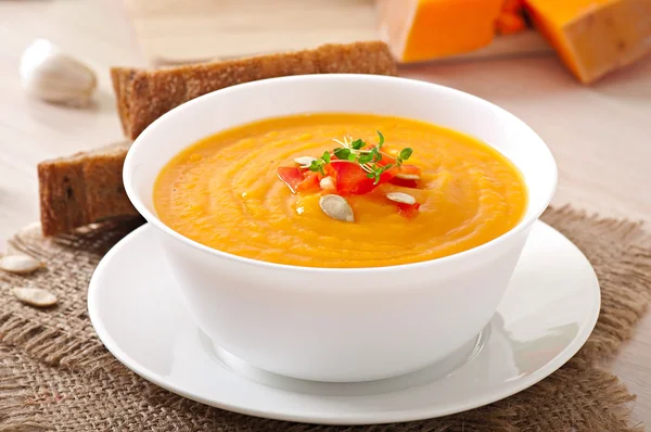 Délicieuse crème de soupe de citrouille — Photo