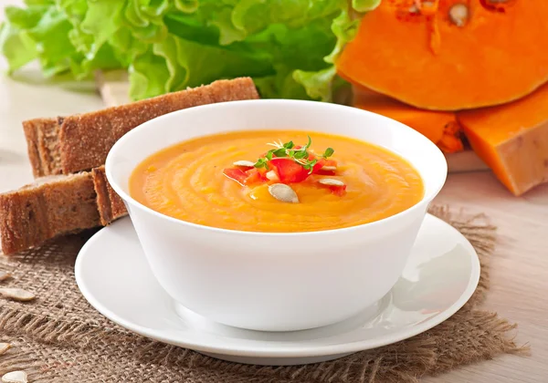 Deliciosa crema de sopa de calabaza —  Fotos de Stock