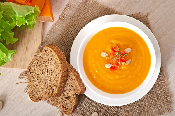 Delicious cream of pumpkin soup — Stock Photo, Image