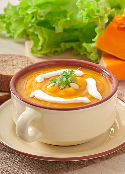 Délicieuse crème de soupe de citrouille — Photo